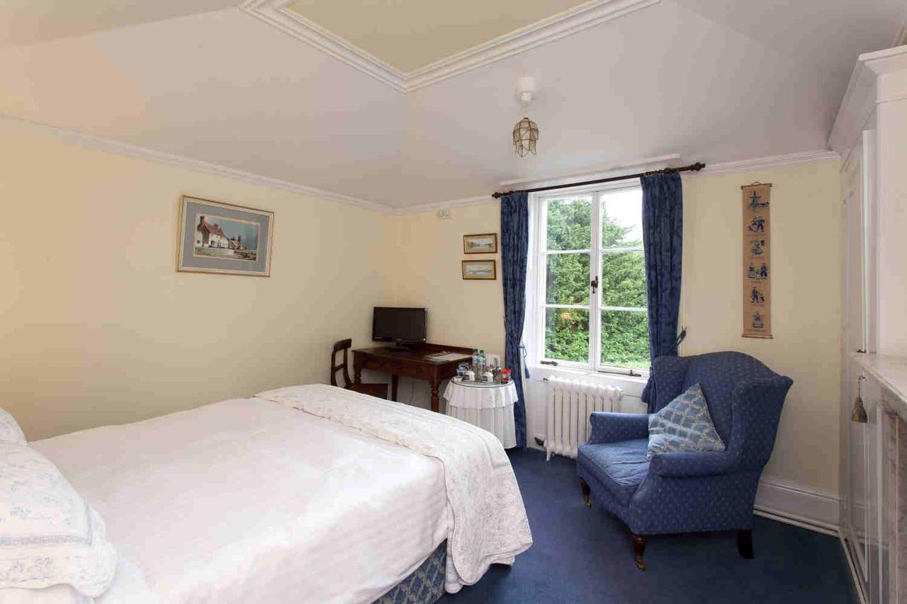 Hollybank House Bed & Breakfast Емсуърт Екстериор снимка